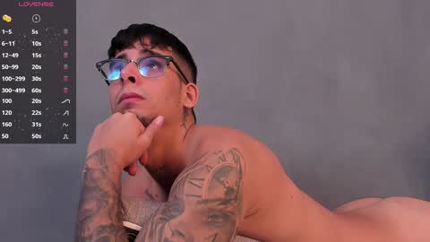 Snapshot of camilo_ospina_ chatting on 01-16-25, 10:10 INDEPENDENT MODEL online show from 01-16-25, 10:10