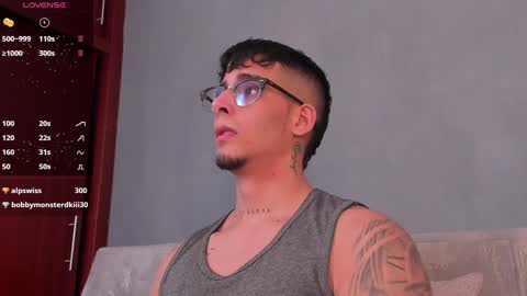 Snapshot of camilo_ospina_ chatting on 01-19-25, 06:00 INDEPENDENT MODEL online show from 01-19-25, 06:00