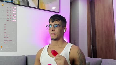 Snapshot of camilo_ospina_ chatting on 01-24-25, 03:54 INDEPENDENT MODEL online show from 01-24-25, 03:54