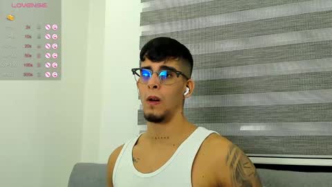 Snapshot of camilo_ospina_ chatting on 01-30-25, 01:44 INDEPENDENT MODEL online show from 01-30-25, 01:44