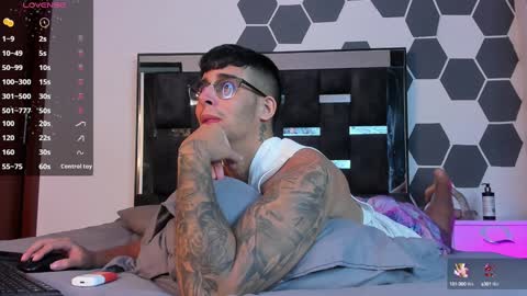 Snapshot of camilo_ospina_ chatting on 02-06-25, 02:44 INDEPENDENT MODEL online show from 02-06-25, 02:44