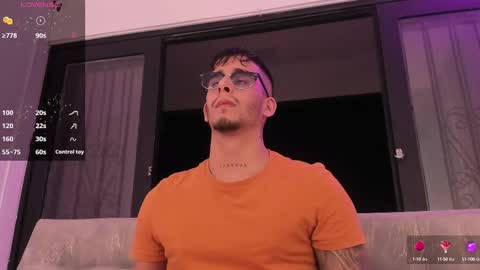 Snapshot of camilo_ospina_ chatting on 02-10-25, 05:03 INDEPENDENT MODEL online show from 02-10-25, 05:03