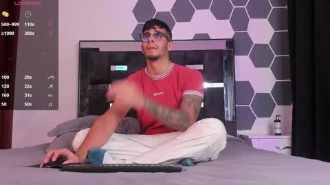 Snapshot of camilo_ospina_ chatting on 02-13-25, 11:15 INDEPENDENT MODEL online show from 02-13-25, 11:15