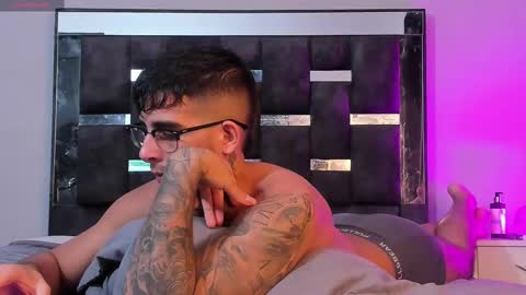 Snapshot of camilo_ospina_ chatting on 03-03-25, 03:19 INDEPENDENT MODEL online show from 03-03-25, 03:19