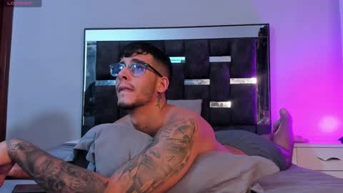 Snapshot of camilo_ospina_ chatting on 03-05-25, 09:59 INDEPENDENT MODEL online show from 03-05-25, 09:59