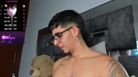 Snapshot of camilo_ospina_ chatting on 10-31-25, 06:03 INDEPENDENT MODEL online show from 10-31-25, 06:03