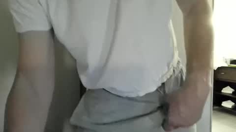 Snapshot of cammyman6900 chatting on 05-08-26, 10:15 cammyman6900 online show from 05-08-26, 10:15