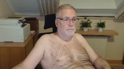 Snapshot of camsubbear chatting on 04-10-26, 08:46 camsubbear online show from 04-10-26, 08:46