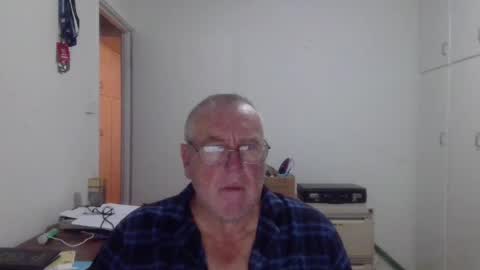 Snapshot of canberian chatting on 06-17-26, 12:24 Canberian online show from 06-17-26, 12:24