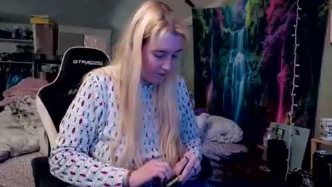 Candi online show from 05-08-26, 12:38