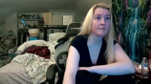 Candi online show from 05-12-26, 12:13