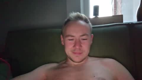Snapshot of candy_boy_xoxo chatting on 06-07-26, 07:39 candy_boy_xoxo online show from 06-07-26, 07:39