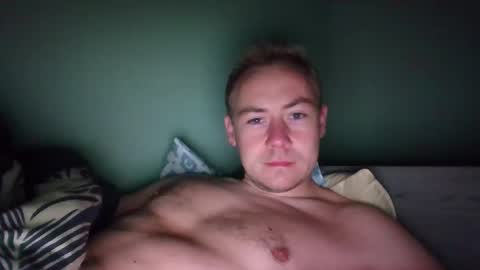 Snapshot of candy_boy_xoxo chatting on 06-10-26, 10:41 candy_boy_xoxo online show from 06-10-26, 10:41