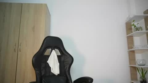 Nickol online show from 07-17-26, 07:08