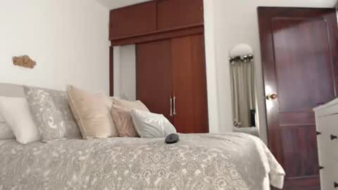 sara ivonne online show from 04-20-26, 05:48