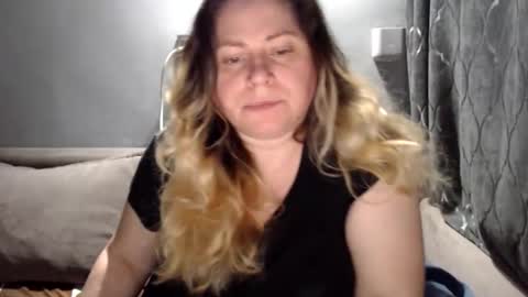 Snapshot of candycream74 chatting on 06-10-26, 11:03 Laura online show from 06-10-26, 11:03