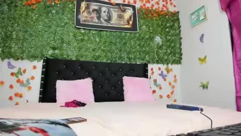 Snapshot of candysexi_10 chatting on 01-04-25, 02:46 candysexi_10 online show from 01-04-25, 02:46