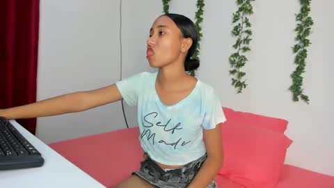 Snapshot of candysexi_10 chatting on 11-12-25, 01:17 candysexi_10 online show from 11-12-25, 01:17