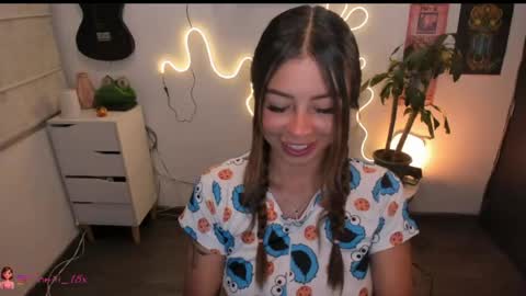 Snapshot of candyxpeach chatting on 05-02-26, 01:43 Camilla online show from 05-02-26, 01:43