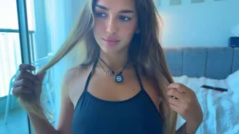 Caroline online show from 11-30-25, 01:09