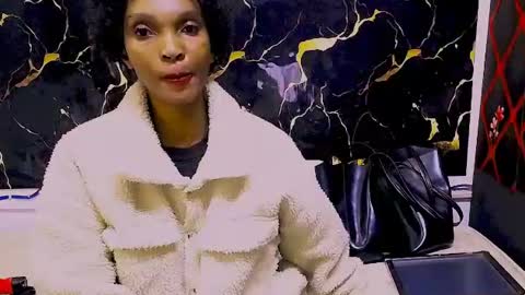 Snapshot of caramelminxx_ chatting on 06-21-26, 07:00 caramelminxx_ online show from 06-21-26, 07:00