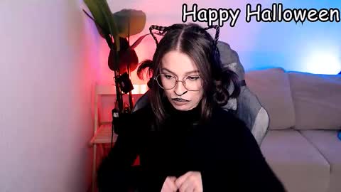 Snapshot of care_sensual chatting on 10-31-25, 06:14 Mary online show from 10-31-25, 06:14