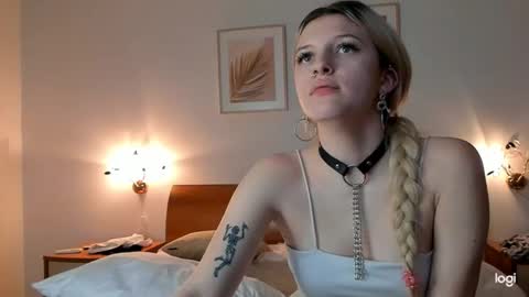 caressyourself online show from 01-12-25, 05:22