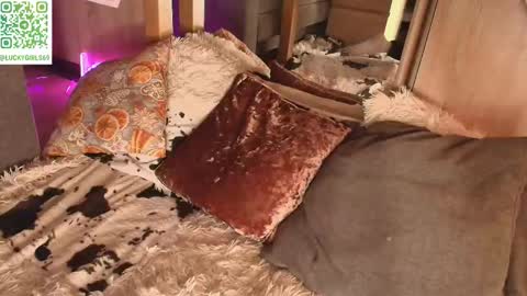 caressyourself online show from 10-13-25, 06:46