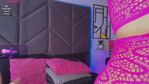Snapshot of carlaguzman_ chatting on 06-22-26, 06:27 Carla online show from 06-22-26, 06:27