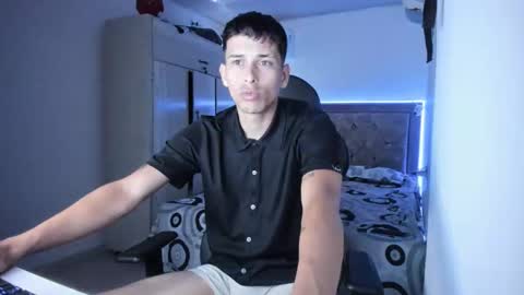 carlossmi01 online show from 04-11-26, 12:09