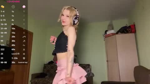 Elina online show from 06-18-26, 11:31