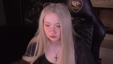 Mira online show from 04-17-26, 05:43