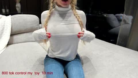 Lina.I will online 1 December   online show from 01-12-25, 02:52