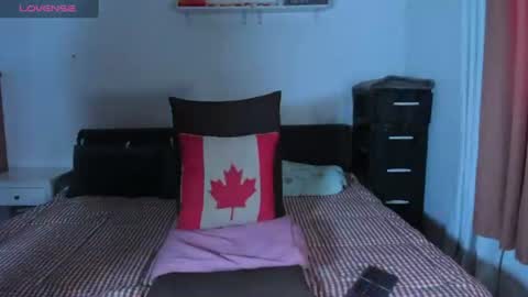 caroline_east online show from 07-08-26, 02:16