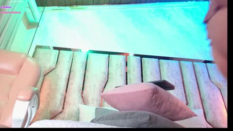 Carolina online show from 12-21-25, 03:24