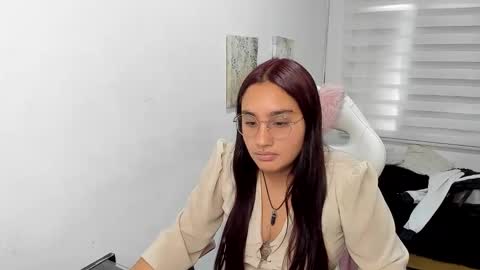 caroline_rodriguez_9 online show from 06-02-26, 06:54
