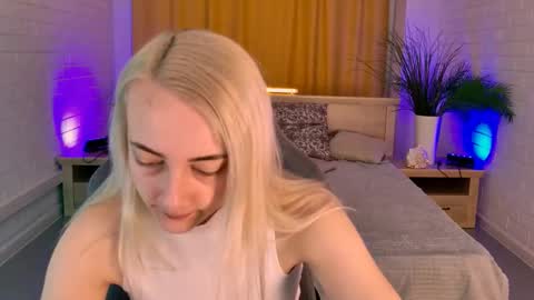 Snapshot of carolmoor chatting on 03-25-26, 09:15 Carol online show from 03-25-26, 09:15