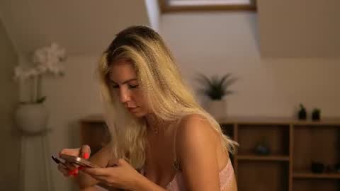 Snapshot of cassiemiles chatting on 07-10-26, 03:11 Cassi online show from 07-10-26, 03:11