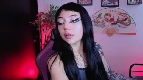 Snapshot of cati_petite chatting on 07-20-26, 01:02 Cati help me reach my goal of 100 thumbs up again 3 online show from 07-20-26, 01:02