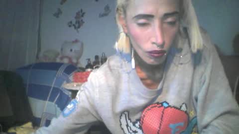 Snapshot of catrina_love chatting on 12-17-25, 10:27 catrina online show from 12-17-25, 10:27