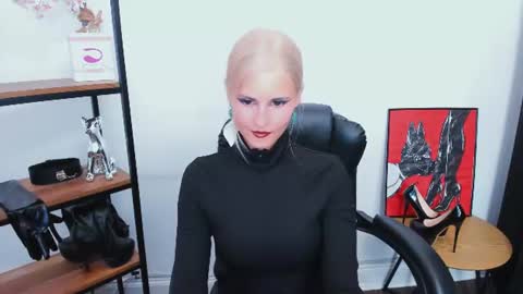 Snapshot of catringood chatting on 07-04-26, 05:46 CatrinGood online show from 07-04-26, 05:46