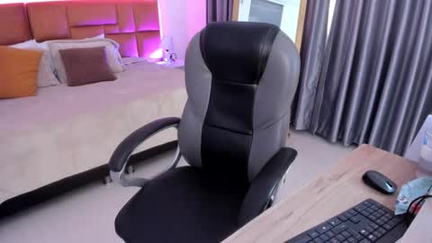 catti_brie_ online show from 05-31-26, 11:28