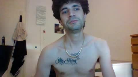 Snapshot of cazzone98italiano chatting on 06-26-26, 05:17 cazzone98italiano online show from 06-26-26, 05:17