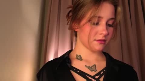 Lina  online show from 11-29-25, 07:06