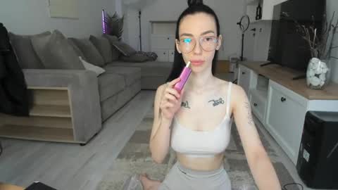 Snapshot of celine_roxelle chatting on 05-17-26, 08:12 Celine Roxelle online show from 05-17-26, 08:12