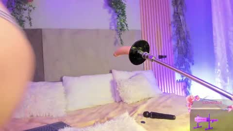 Hello guys my name is Sofi and Lizzie and  Vanessa online show from 05-31-26, 06:09
