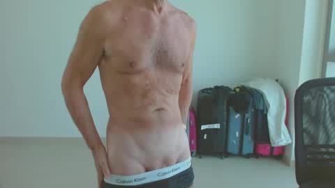 Snapshot of ch400 chatting on 12-17-24, 09:39 ch400 online show from 12-17-24, 09:39