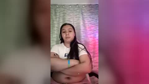 Snapshot of charis_21 chatting on 07-05-26, 12:06 charis 2 online show from 07-05-26, 12:06