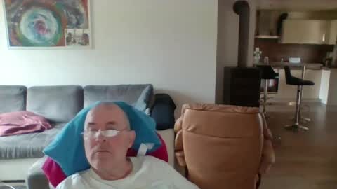 charles6064 online show from 06-06-26, 07:46