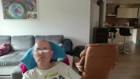 charles6064 online show from 06-10-26, 10:47